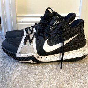 Nike Kyrie Irving 3 Shoes sz 9.5 Tuxedo